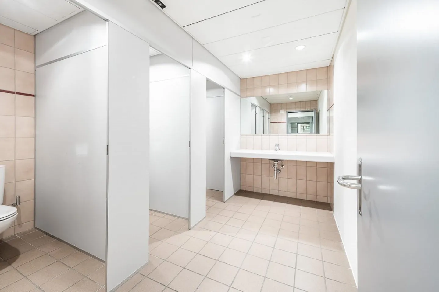 *RENTAL PROMOTION* Your new ready-to-move-in office with 2 months rent-free period! - Photo 9 of 12