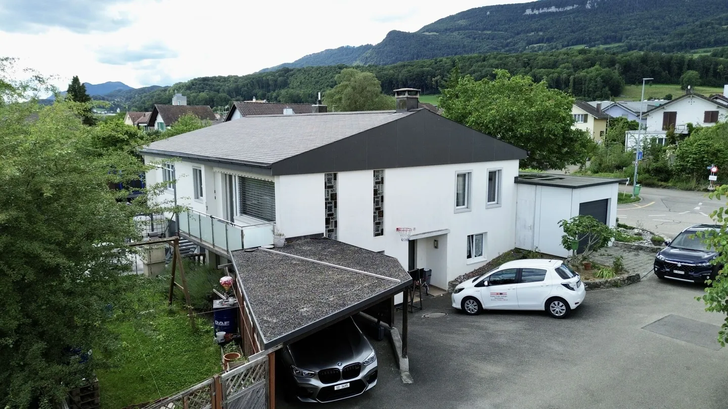 Une maison, deux possibilités - Paradis familial avec potentiel - Photo 2 sur 13