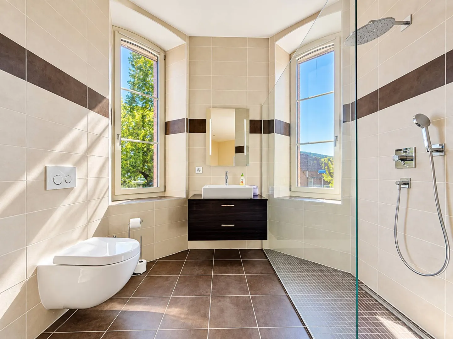Charming Villa with Lake View - Photo 7 of 12