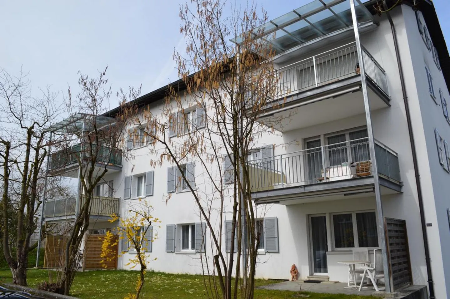 4 Room Apartment - Photo 1 of 6