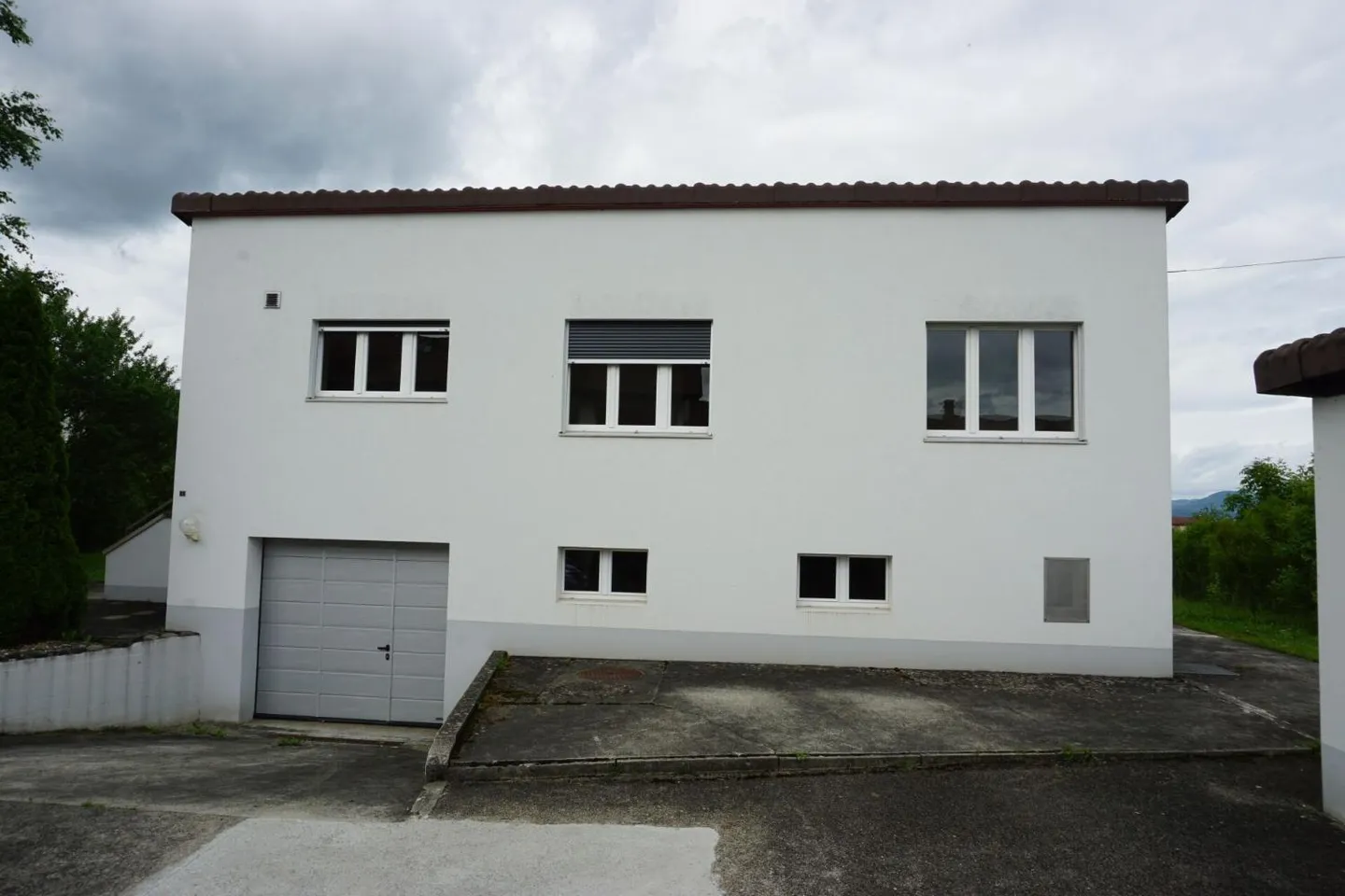 ARI-236 - Rendimento - Bellissima casa con 2 appartamenti con 4,5 e 3,5 stanze su un terreno di 1'134 m2. - Foto 4 di 13