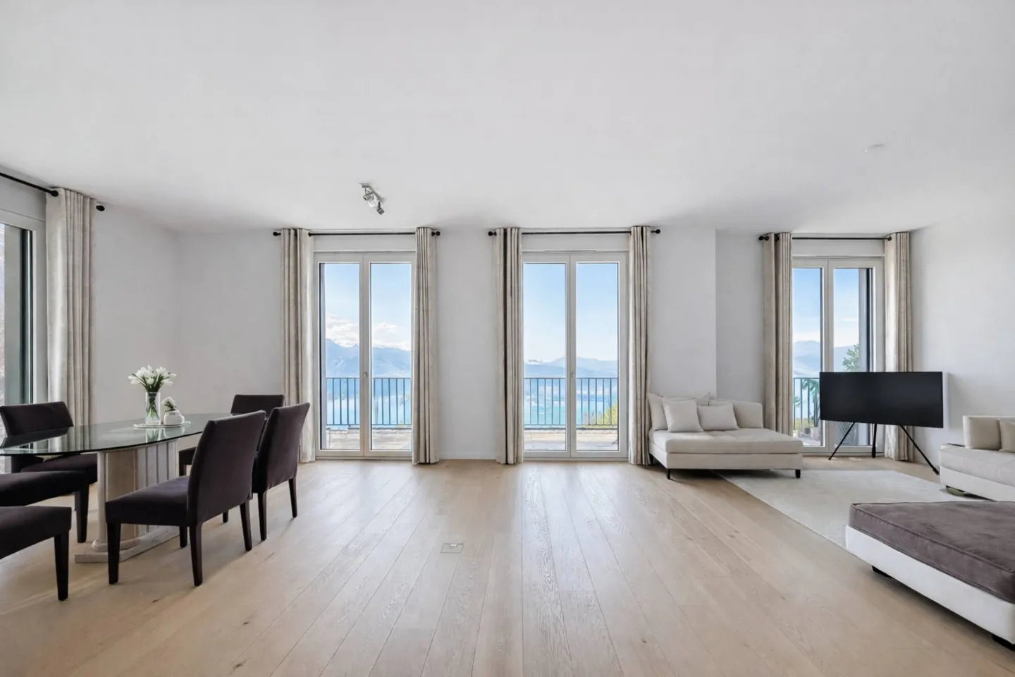 In the Heart of the Lavaux Vineyards - 175 m2 Apartment with High Standards - Photo 2 of 12