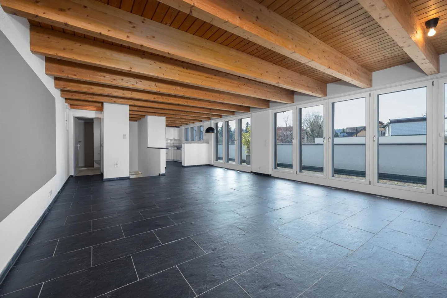 Living happiness on two floors - Photo 3 of 11