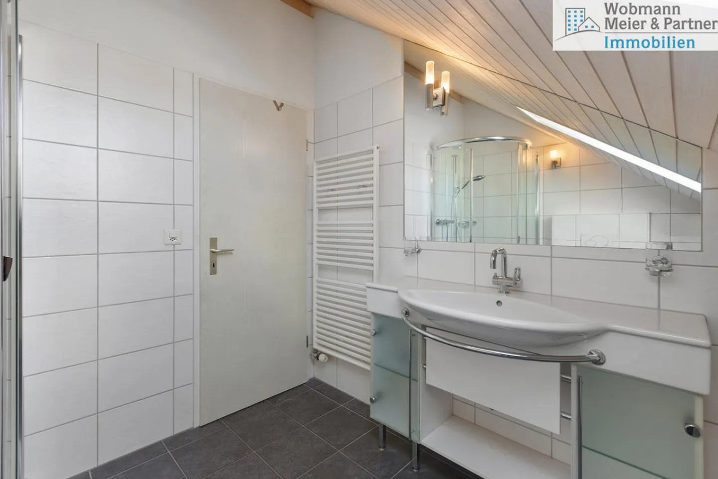 The perfect row corner house for your family - Photo 9 of 10