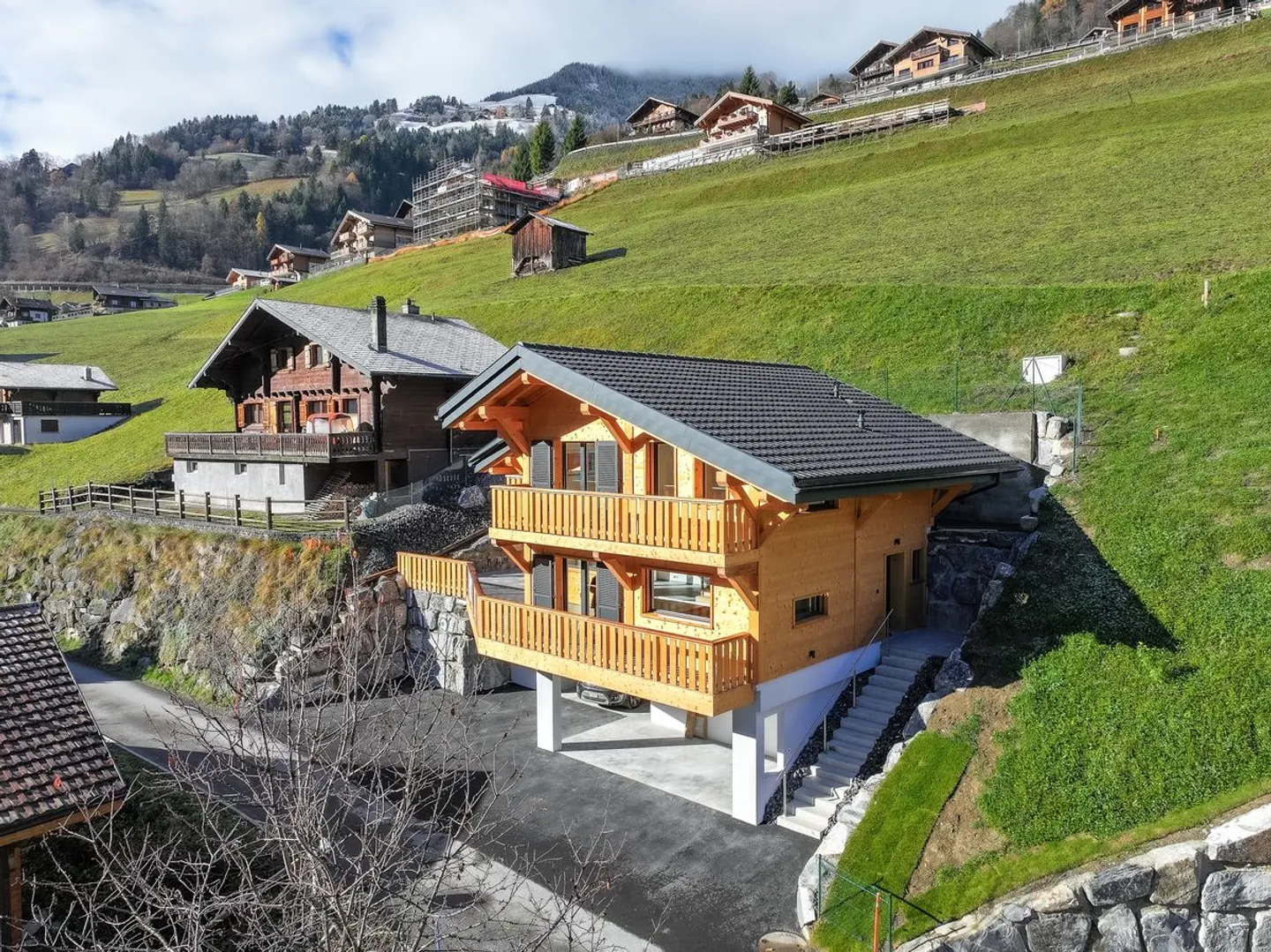 Chalet unique et nouveau dans un environnement calme et paisible - Photo 2 sur 7