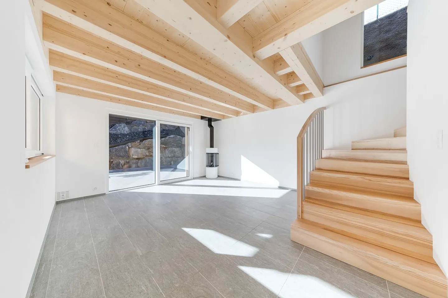 Chalet unique et nouveau dans un environnement calme et paisible - Photo 3 sur 7