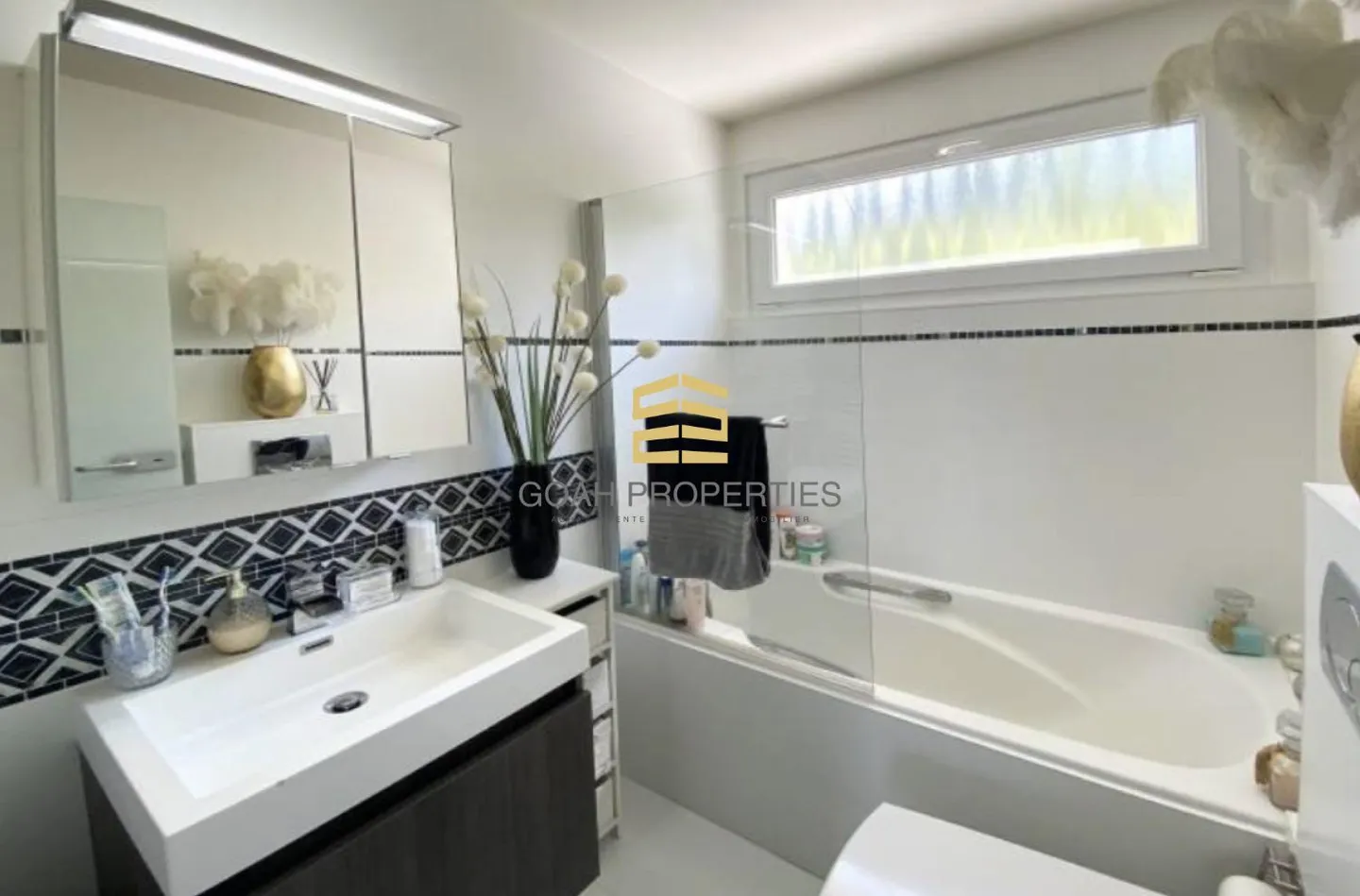 Magnificent 3.5-room apartment with panoramic views and garage included - Photo 2 of 3