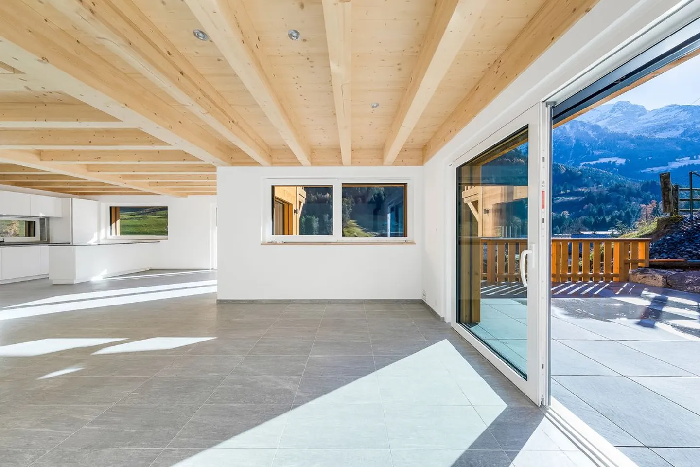 Chalet unique et nouveau dans un environnement calme et paisible - Photo 4 sur 7