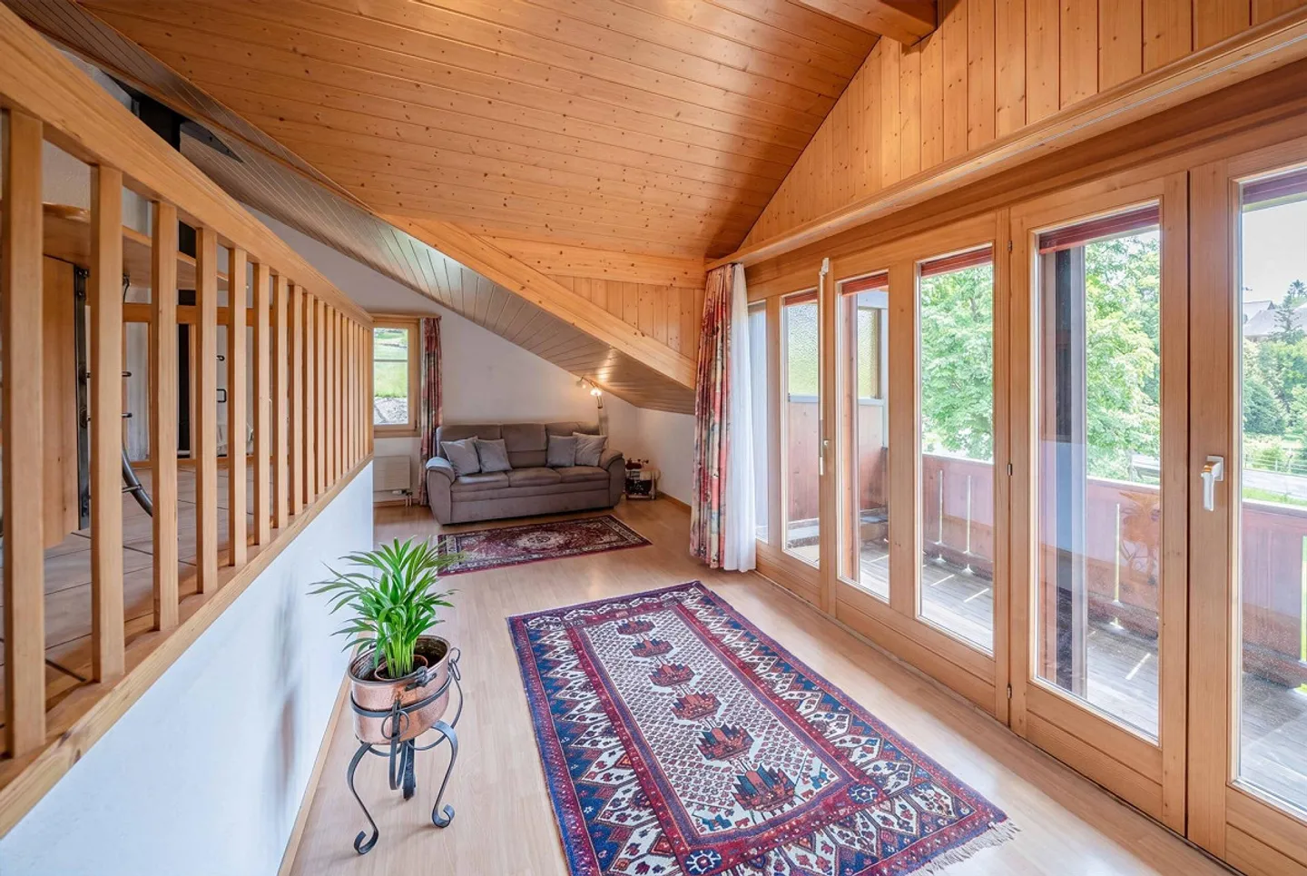 Charmant et Abordable - Maison de 8 Chambres avec Appartement - Photo 2 sur 5