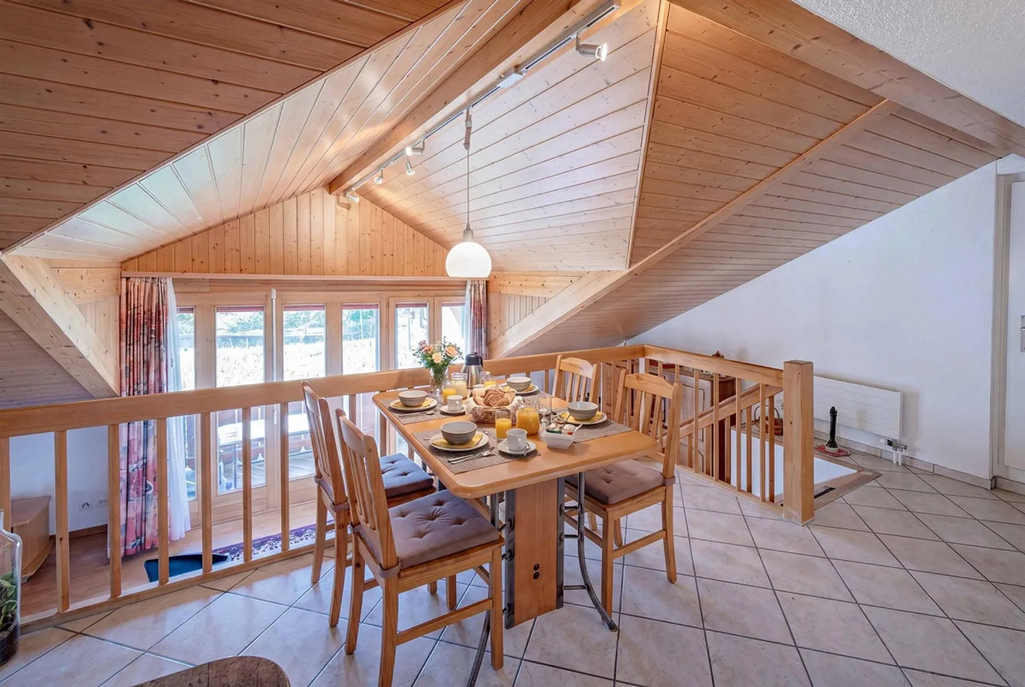 Charmant et Abordable - Maison de 8 Chambres avec Appartement - Photo 5 sur 5