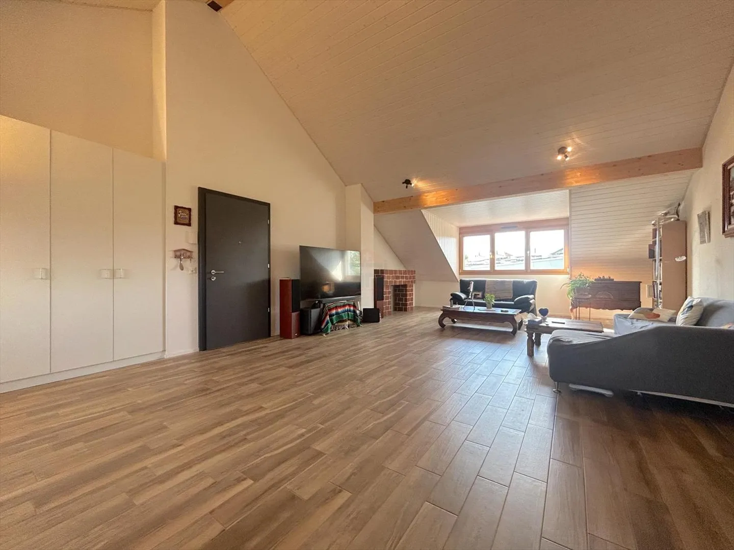 Magnifico attico contemporaneo THPE 6 camere - vista libera e assoluta tranquillità - Foto 3 di 8