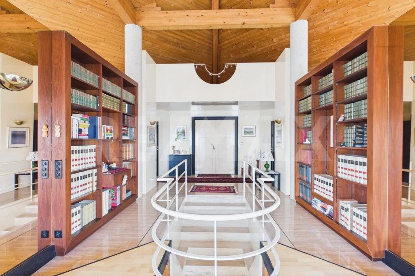 Villa with magnificent panoramic view - Photo 9 of 13