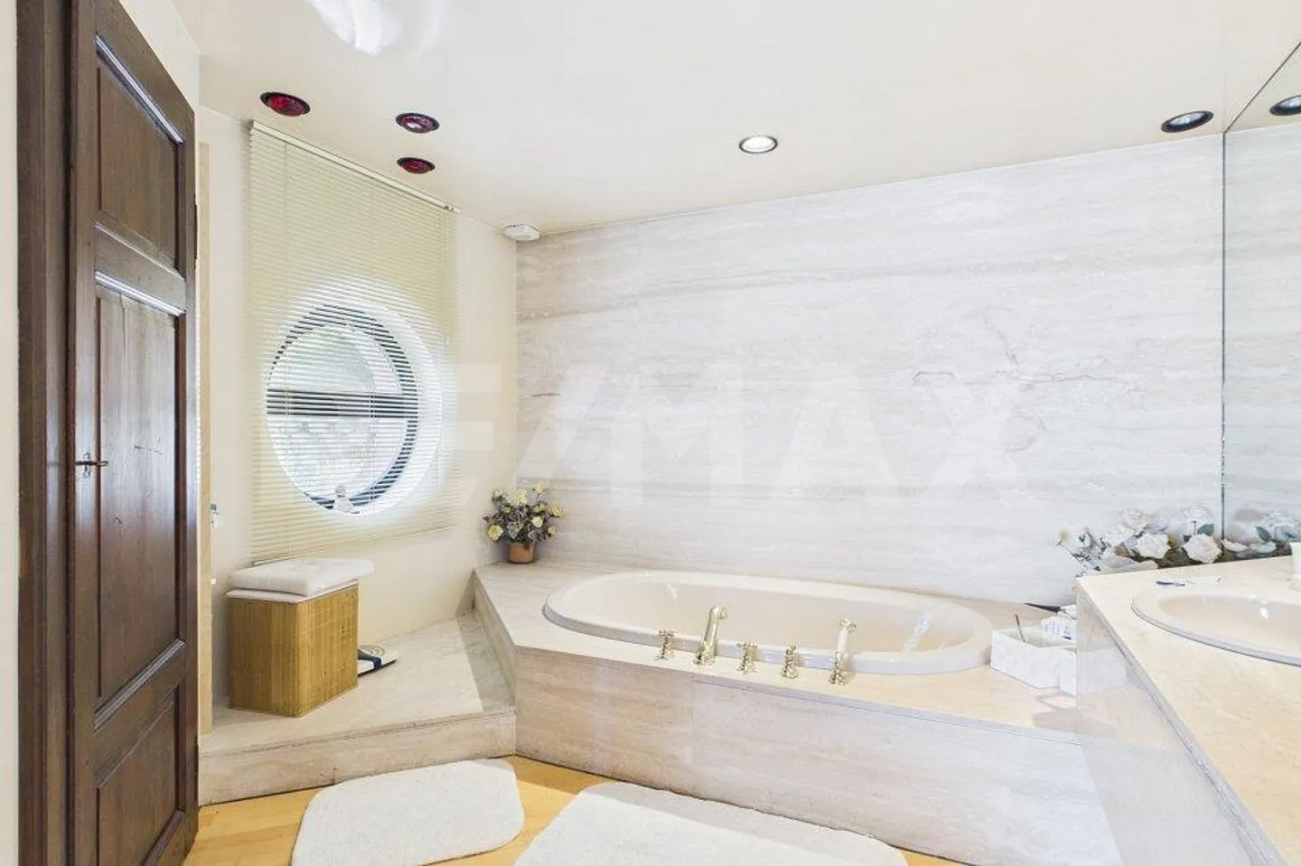 Villa with magnificent panoramic view - Photo 12 of 13