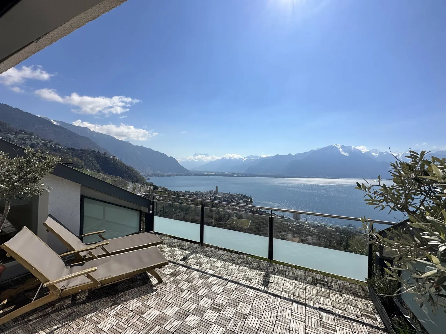 Superbo duplex di 5,5 stanze con vista panoramica sul lago di Ginevra - Foto 1 di 13