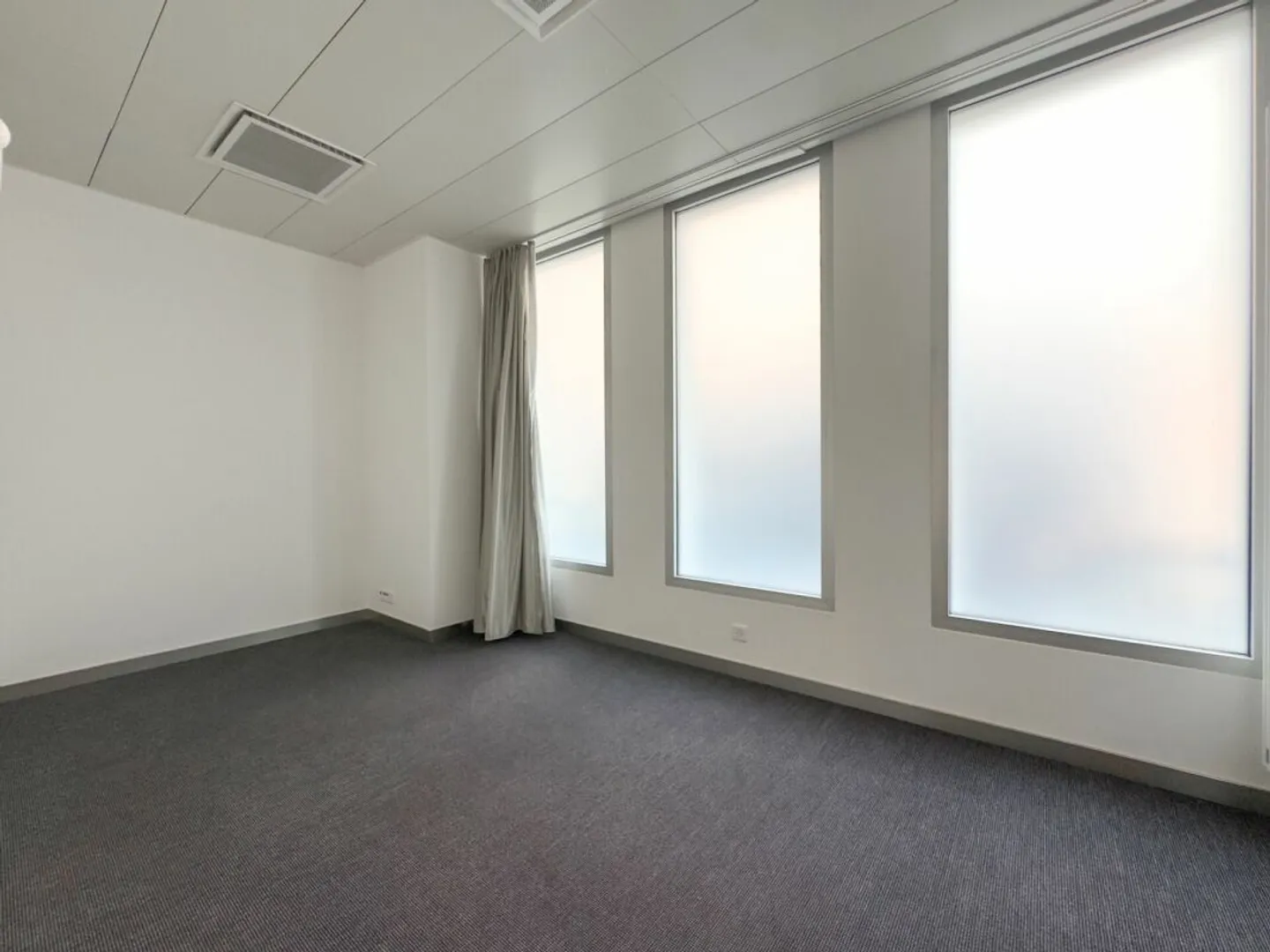 Edificio commerciale idealmente situato nel centro di Monthey. - Foto 4 di 8