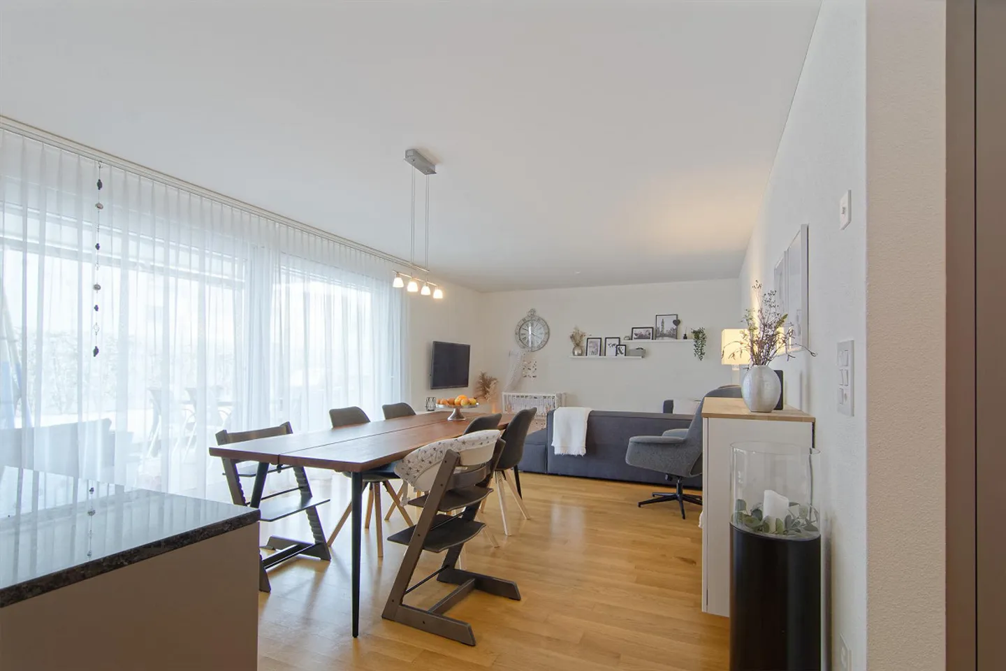 Appartement de 4,5 pièces avec grand balcon - Photo 3 sur 16