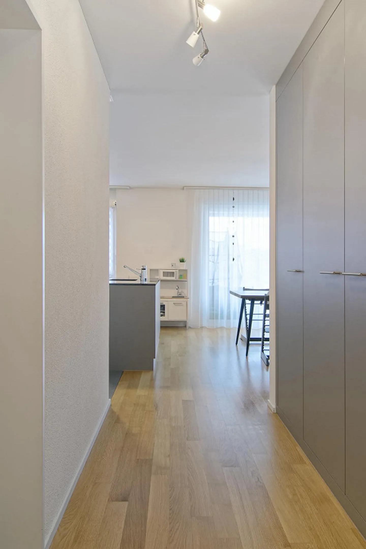 Appartement de 4,5 pièces avec grand balcon - Photo 7 sur 16