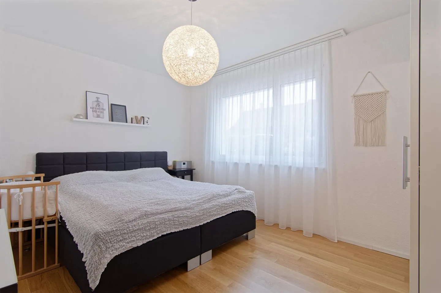 Appartement de 4,5 pièces avec grand balcon - Photo 8 sur 16