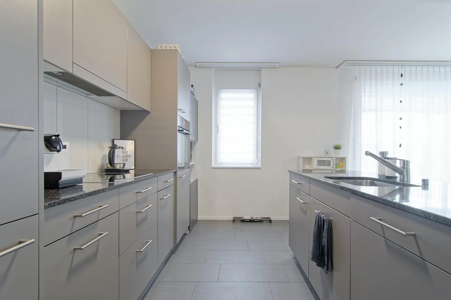 Appartement de 4,5 pièces avec grand balcon - Photo 2 sur 16