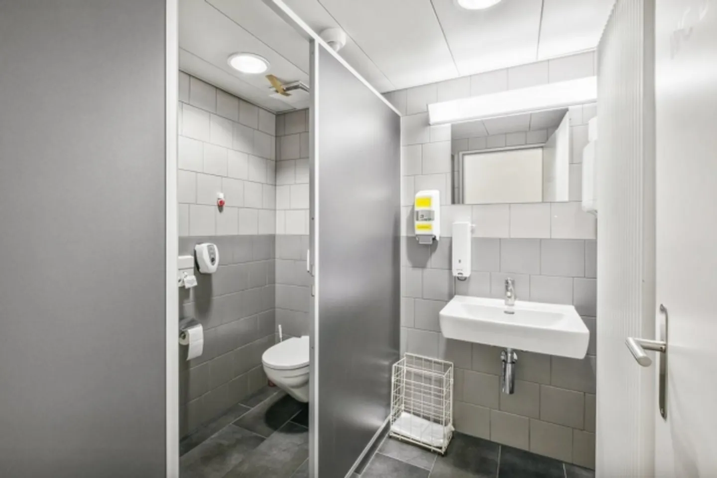 Plug & Work - Expanded Office Spaces for Your Business Success - Photo 12 of 12