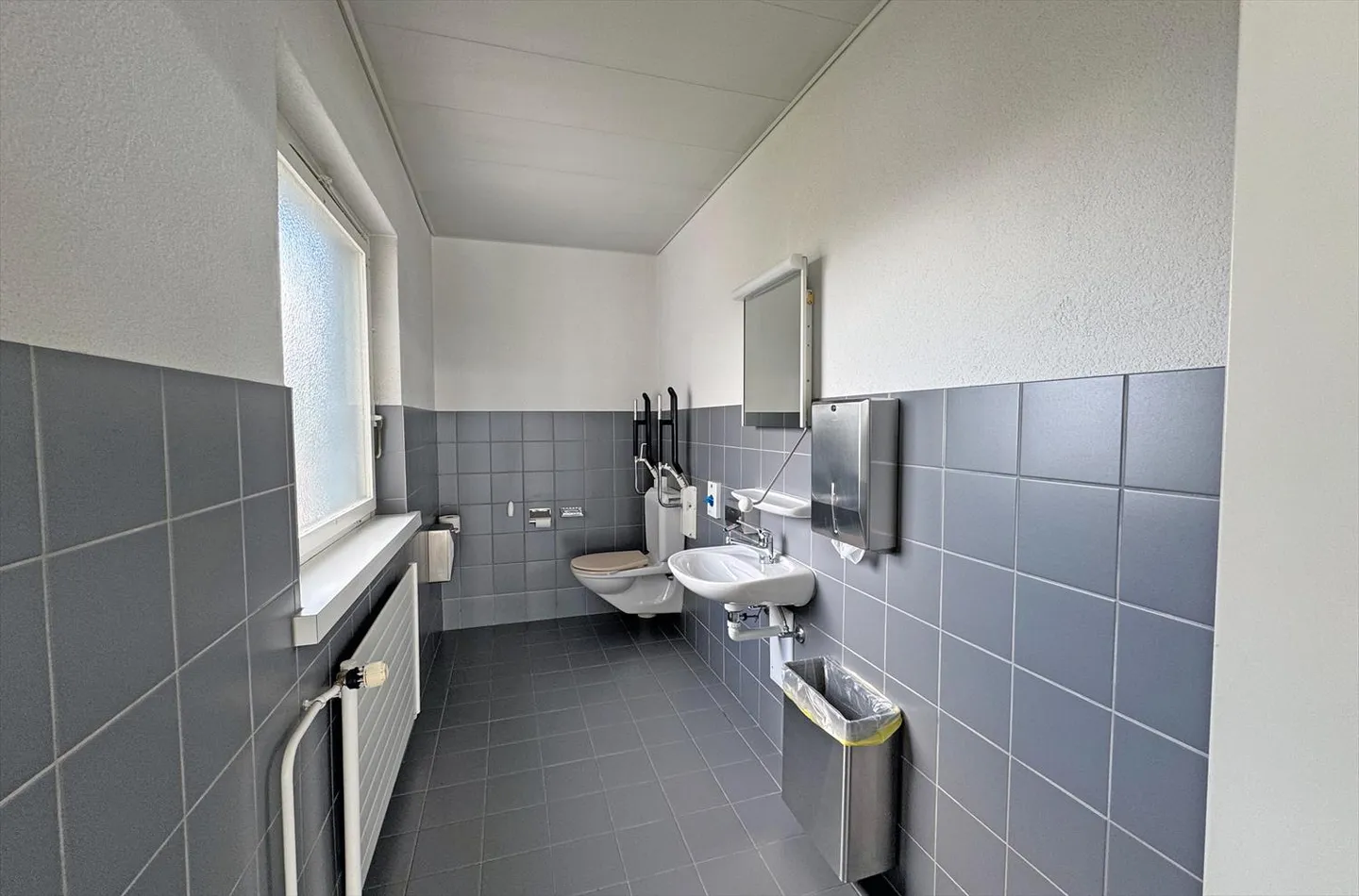 Office/Exhibition/Practice/Studio etc. and Parking Spaces - Biglen - Photo 9 of 12