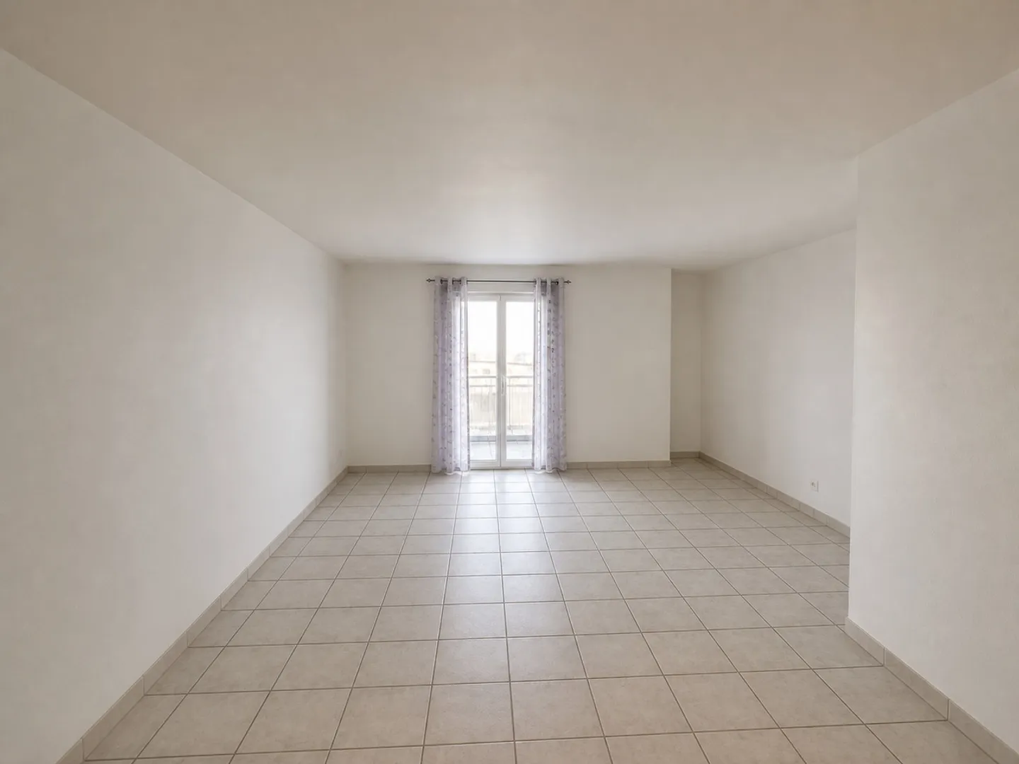 Bright 4.5-room apartment with balcony - In the center of Avenches - Photo 1 of 7