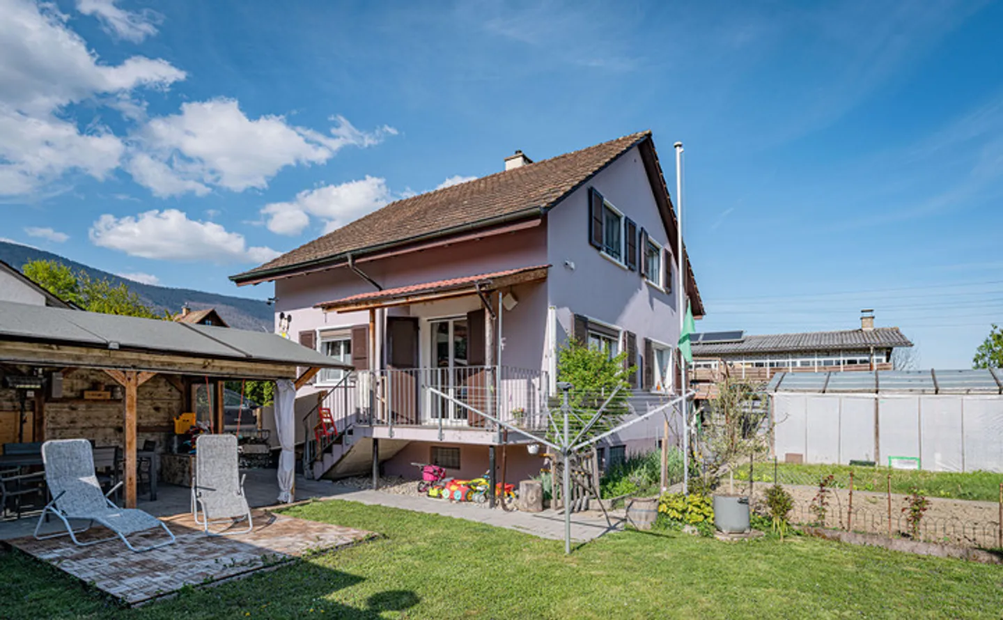 RARE OPPORTUNITY: DETACHED HOUSE - CENTRAL AND AFFORDABLE - Photo 1 of 9