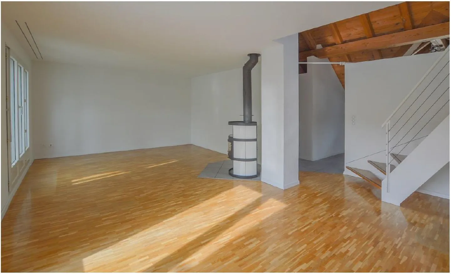 Appartamento maisonette luminoso e grande di 5.5 stanze in affitto - Foto 4 di 14