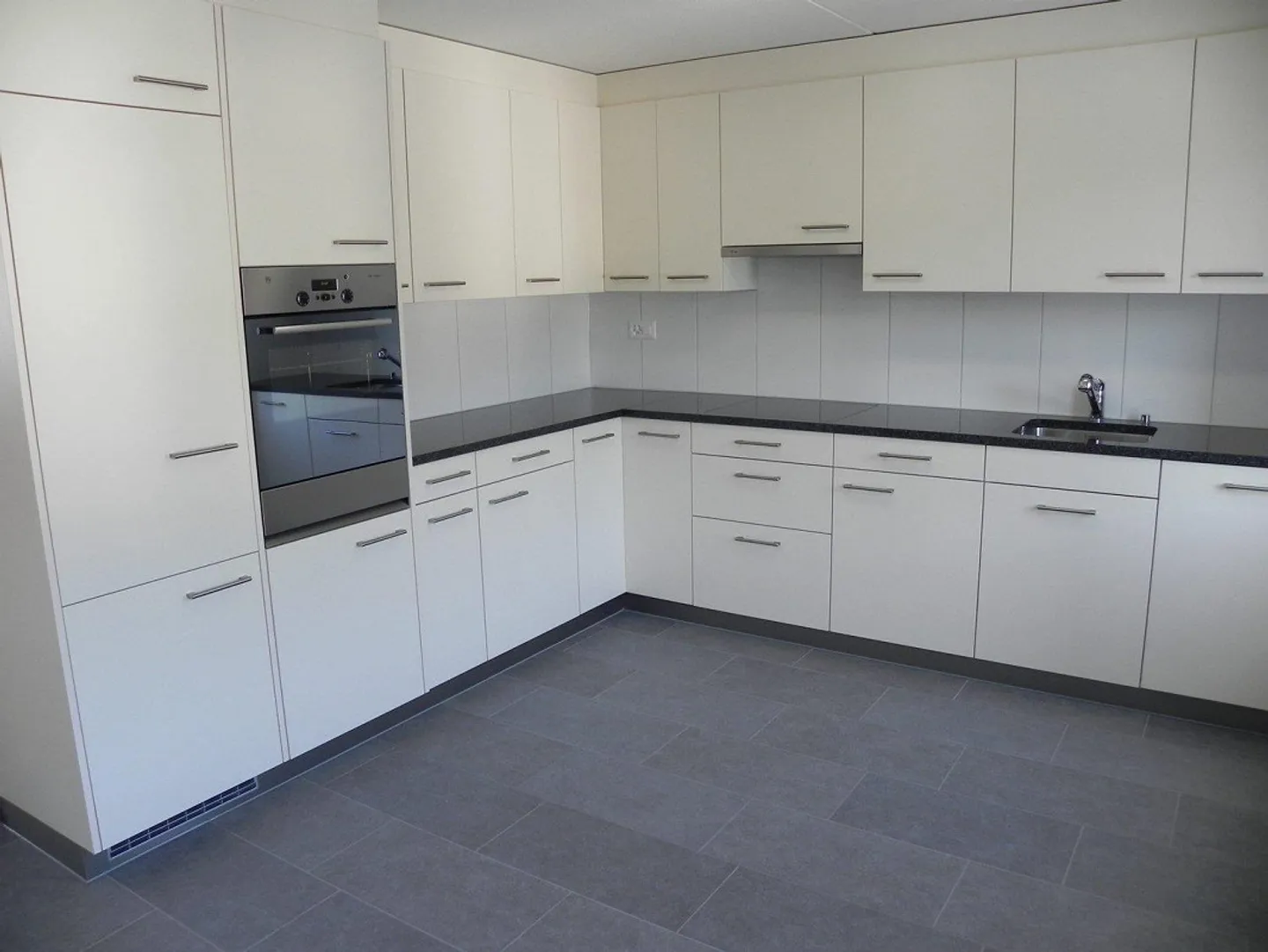 Appartement moderne et lumineux avec grand balcon - Photo 2 sur 9