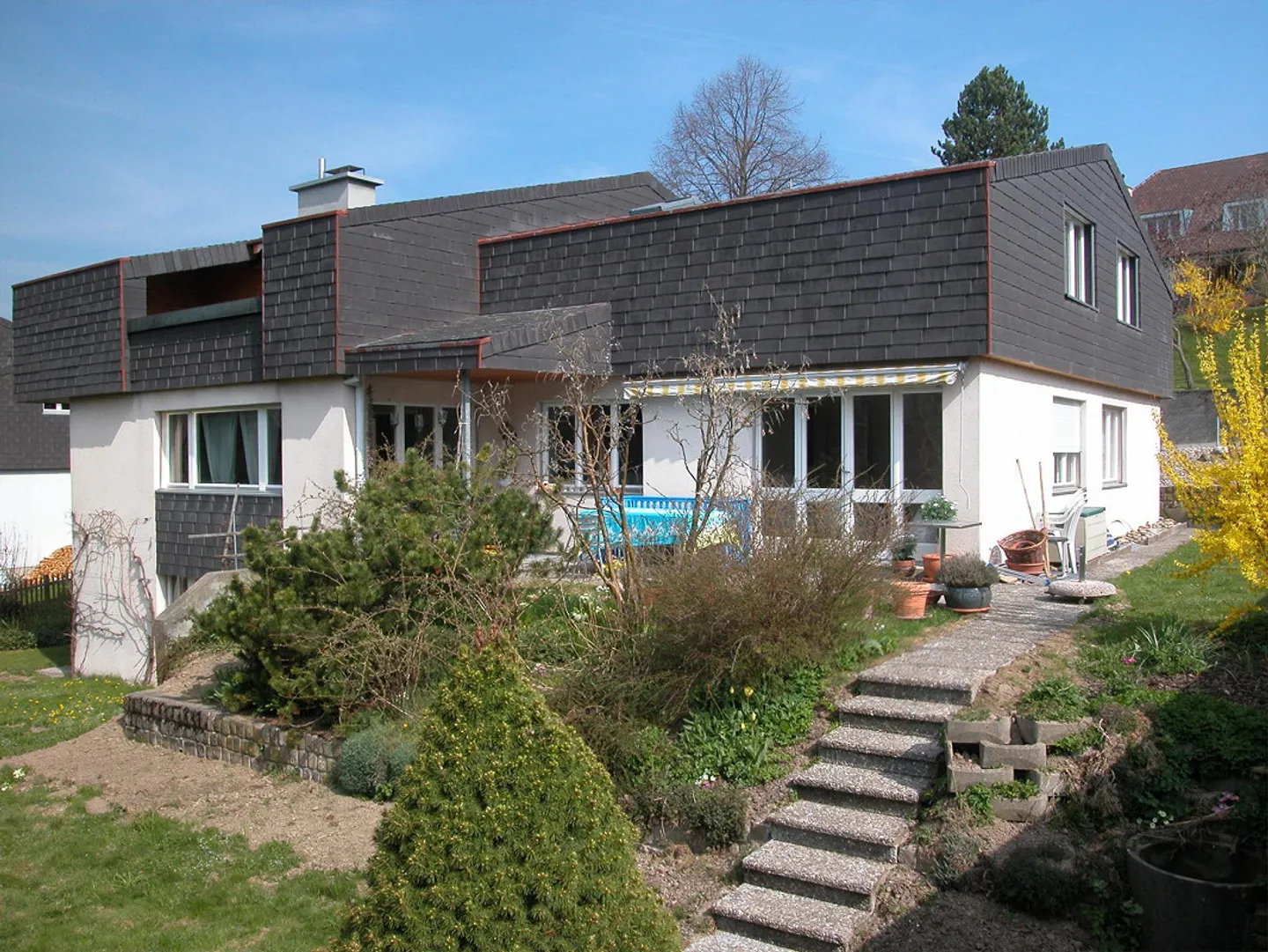 Appartement lumineux de 3,5 pièces dans les combles - Photo 1 sur 12