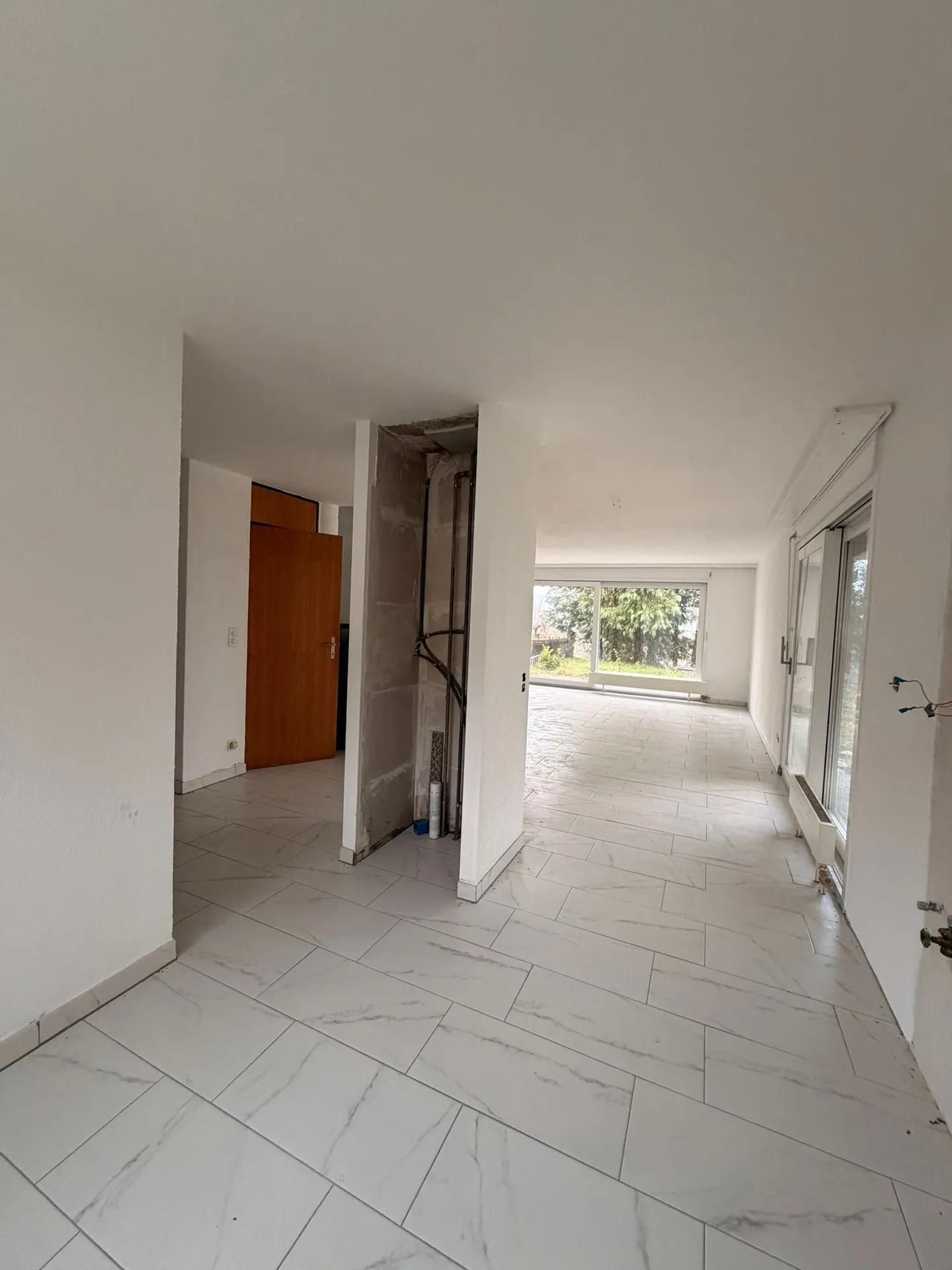 Modern 4.5 Room Villa with Garage and Terraces in Delémont - Photo 5 of 17