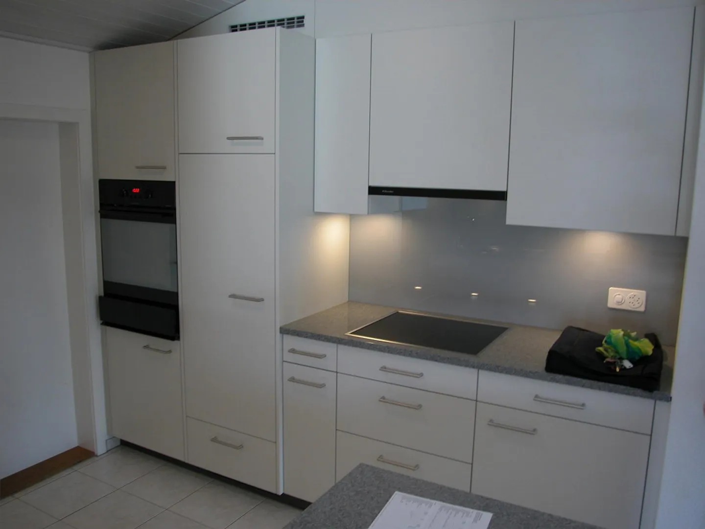 Appartement lumineux de 3,5 pièces dans les combles - Photo 2 sur 12