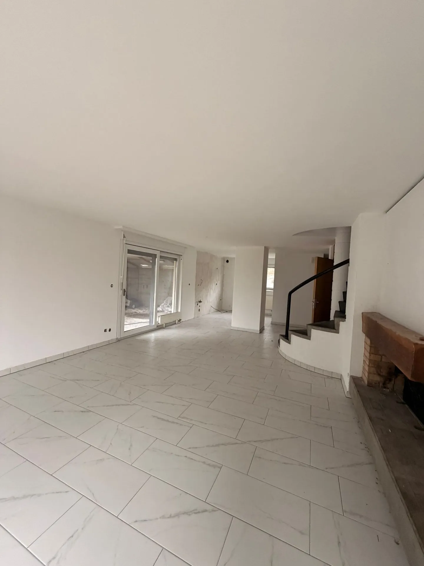 Modern 4.5 Room Villa with Garage and Terraces in Delémont - Photo 8 of 17