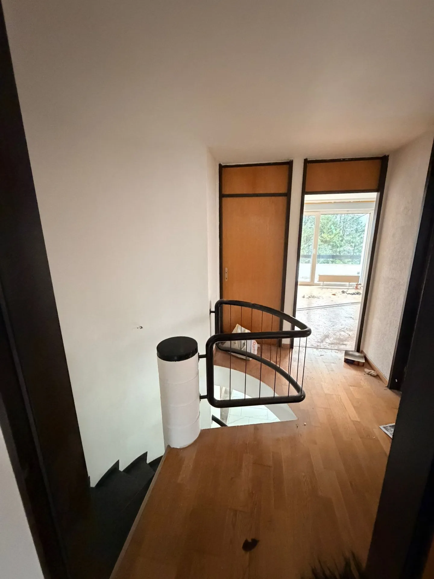 Modern 4.5 Room Villa with Garage and Terraces in Delémont - Photo 13 of 17