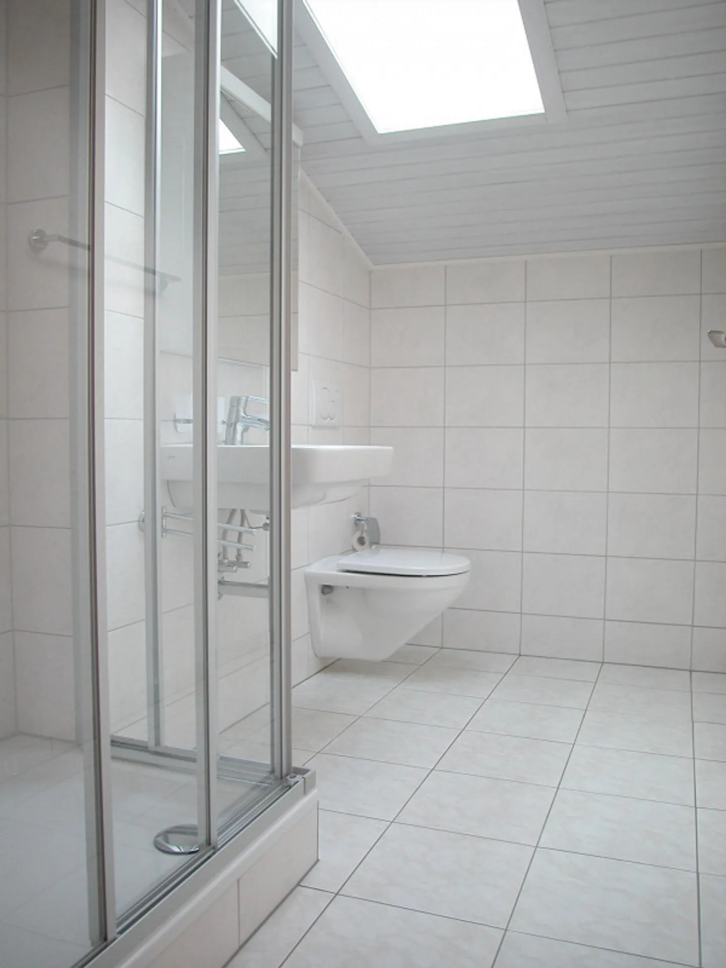 Appartement lumineux de 3,5 pièces dans les combles - Photo 5 sur 12