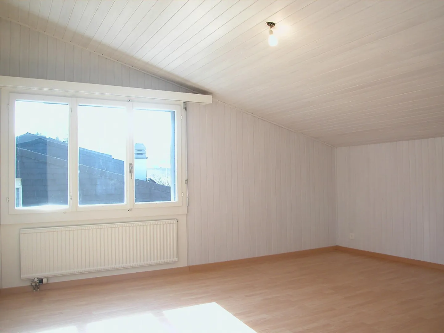 Appartement lumineux de 3,5 pièces dans les combles - Photo 9 sur 12