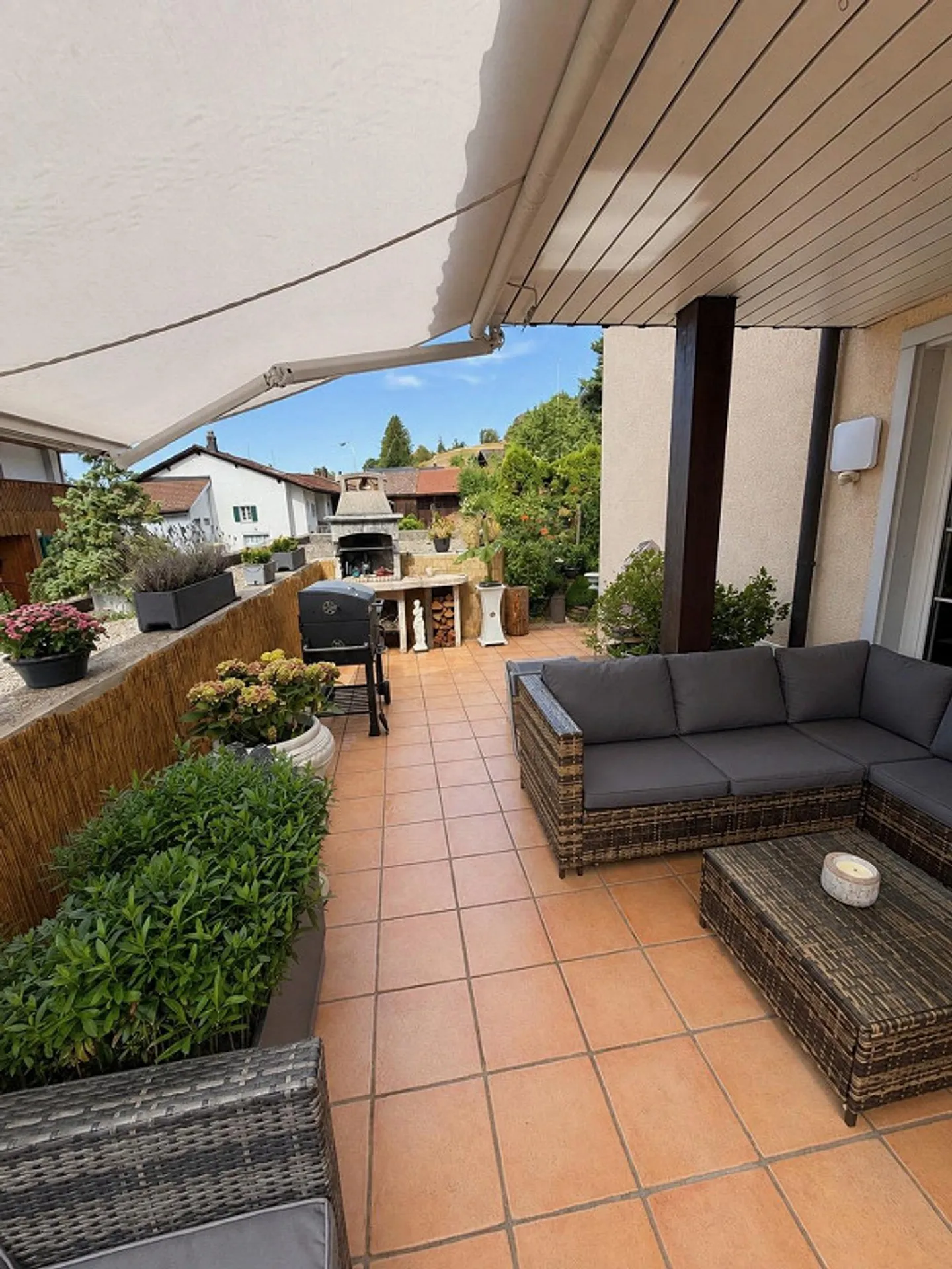 Appartement de jardin 3,5 pièces de rêve avec oasis privée et studio - Photo 1 sur 11