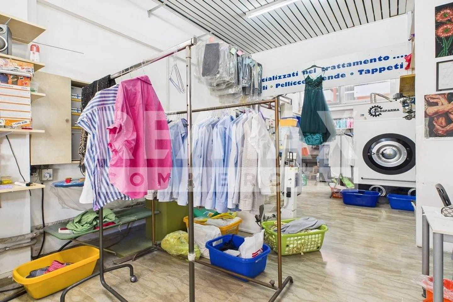 Lugano-Cassarate Corner Shop with Great Visibility for Sale - Photo 9 of 12