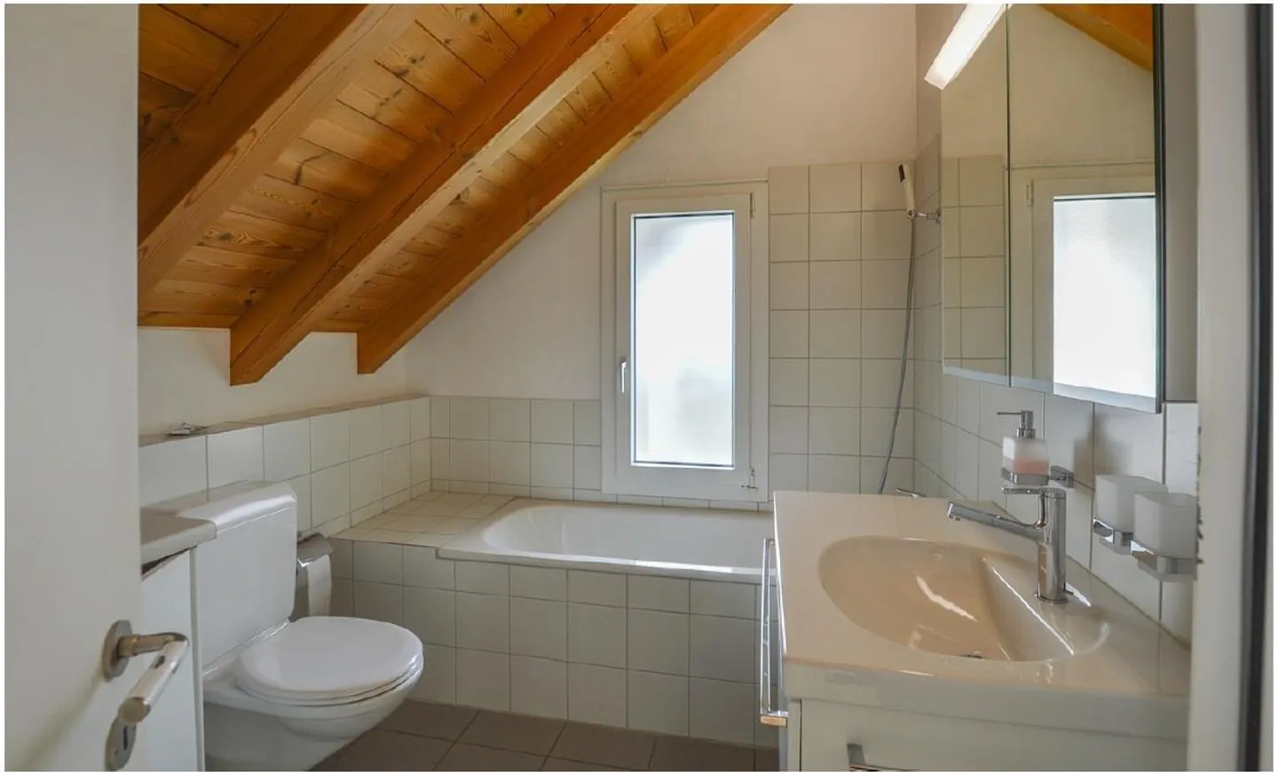 Appartamento maisonette luminoso e grande di 5.5 stanze in affitto - Foto 10 di 14