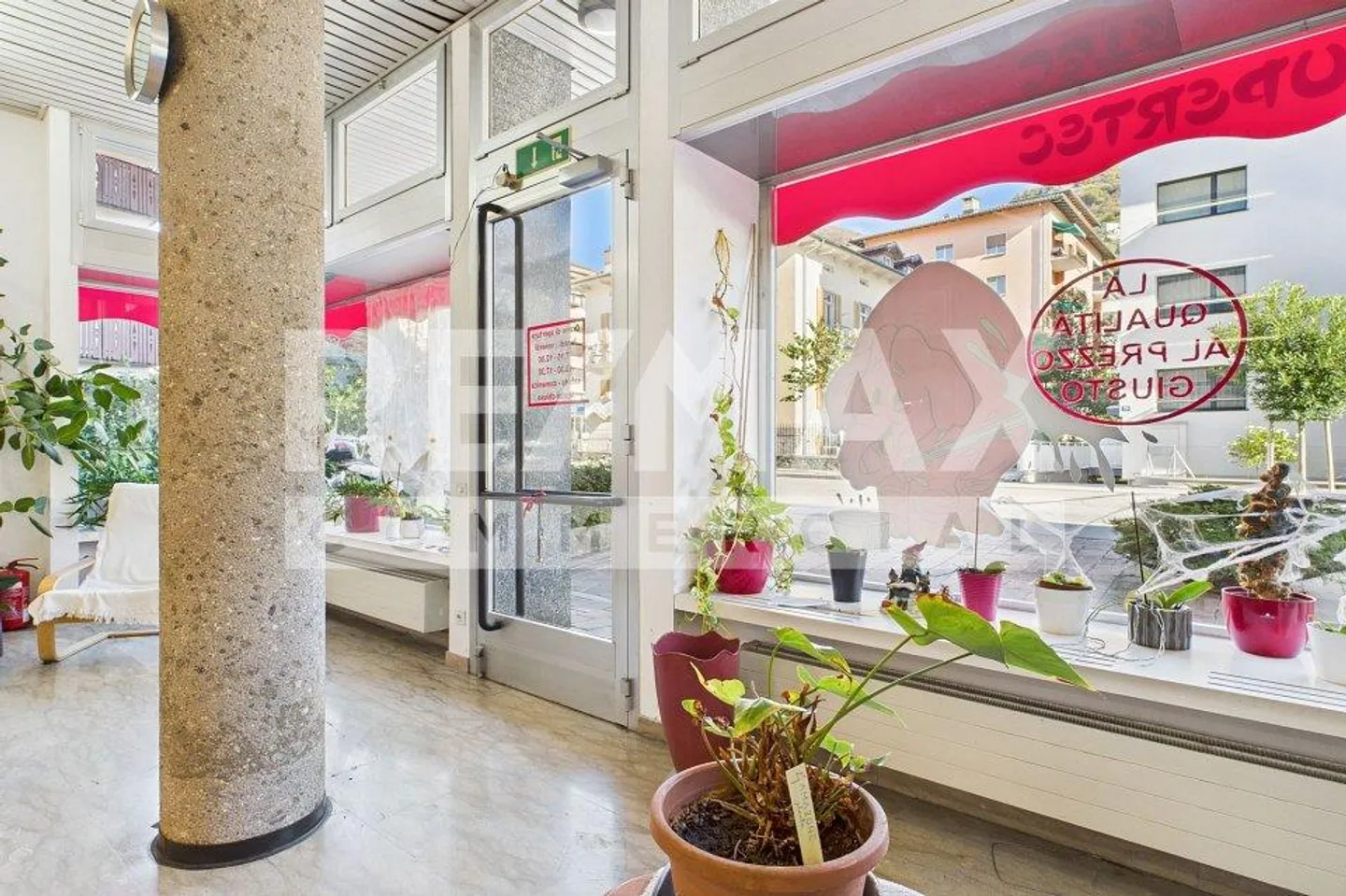 Lugano-Cassarate Corner Shop with Great Visibility for Sale - Photo 6 of 12