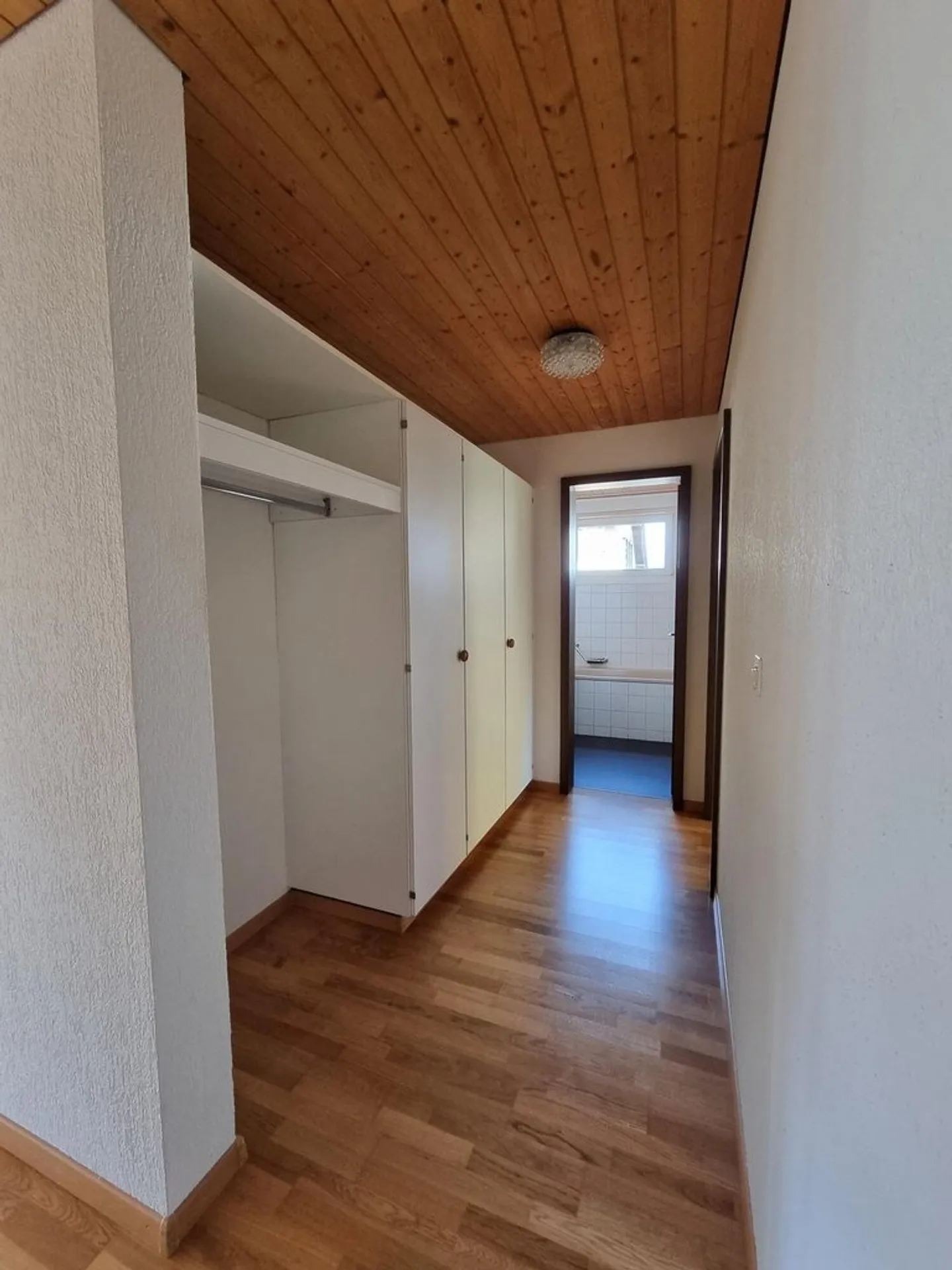 Luminoso appartamento 4.5 locali - Foto 2 di 12