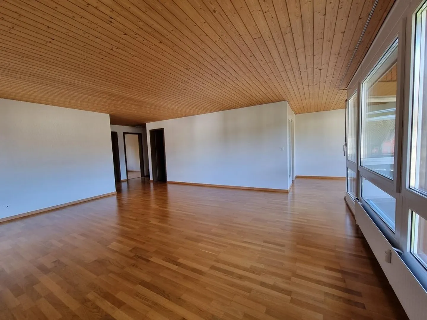 Luminoso appartamento 4.5 locali - Foto 4 di 12