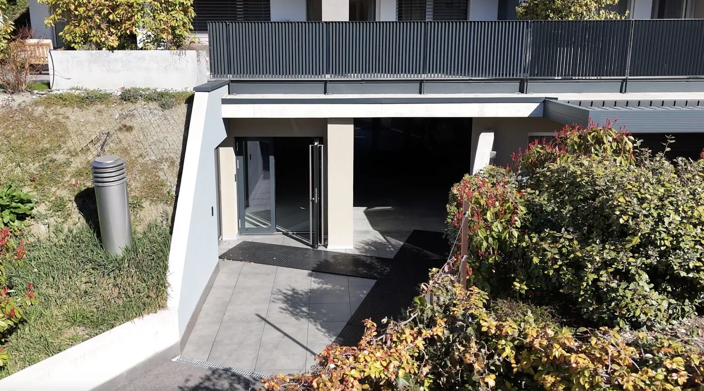 NEW COMMERCIAL SPACE IN SION IN THE CHARMING PLATTA DISTRICT - Photo 5 of 5