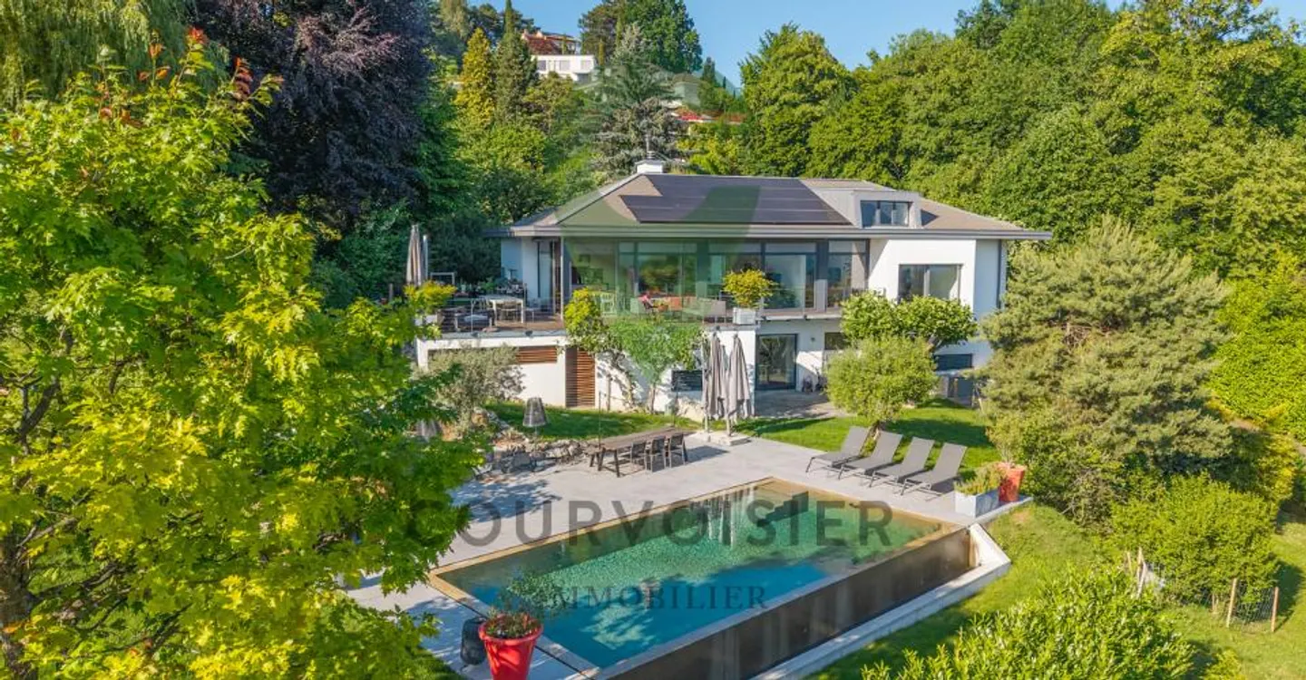 Sublime contemporary villa with panoramic view and mirror pool - Photo 1 of 11