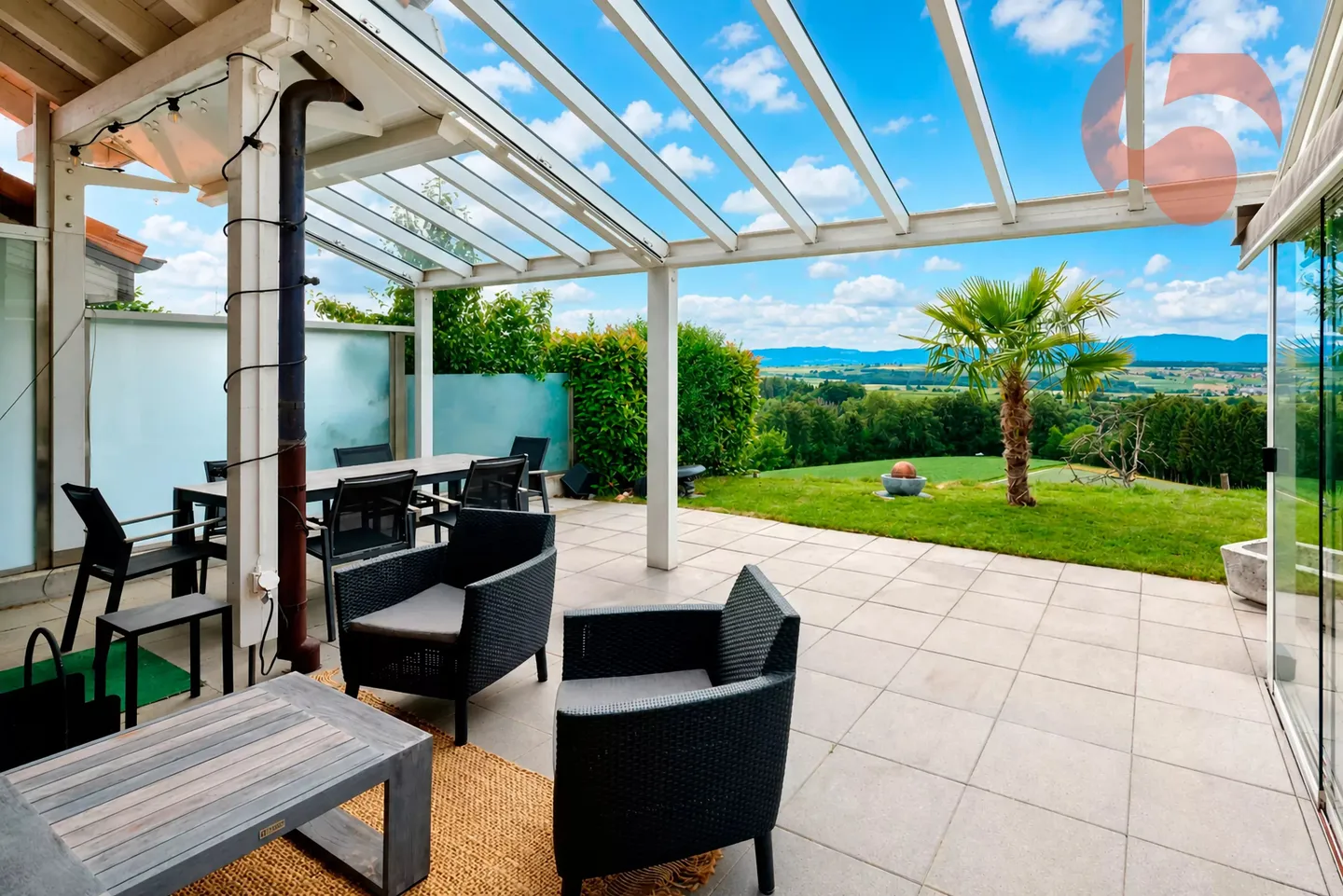 Magnificent 4.5-room villa with panoramic views of the Jura and surrounding countryside - Photo 3 of 16