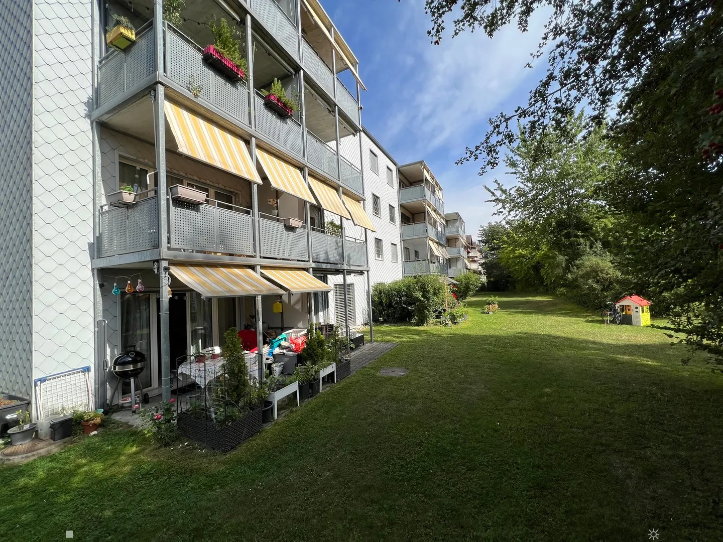 Appartamento tranquillo di 4,5 stanze nel verde - Foto 1 di 13