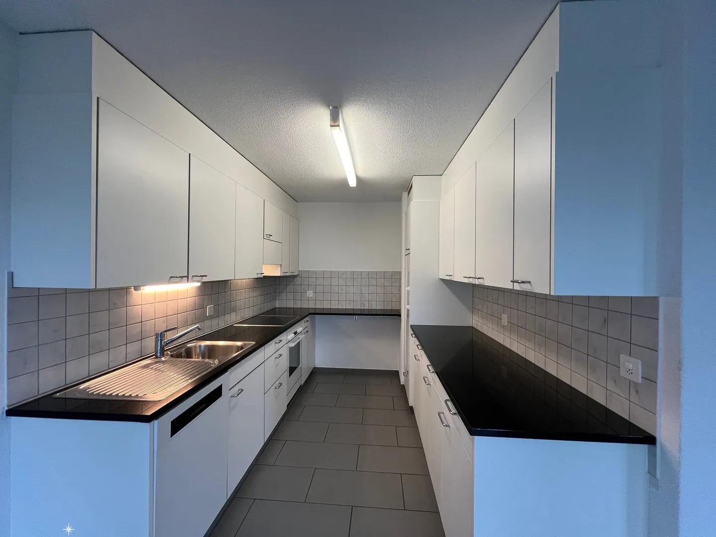 Appartamento tranquillo di 4,5 stanze nel verde - Foto 3 di 13