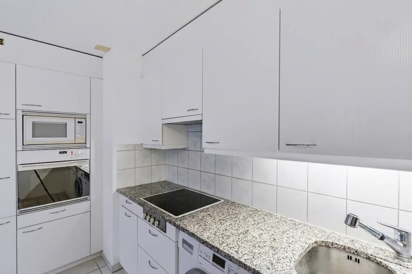 Interesting 2.5-room apartment in a sought-after residential area - Photo 4 of 8