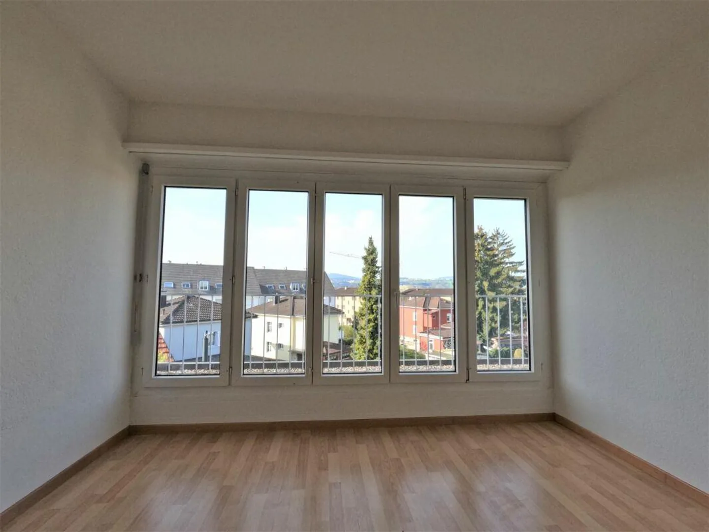 Ampio e luminoso appartamento con 4 stanze vicino al centro. Senza balcone - Foto 6 di 11