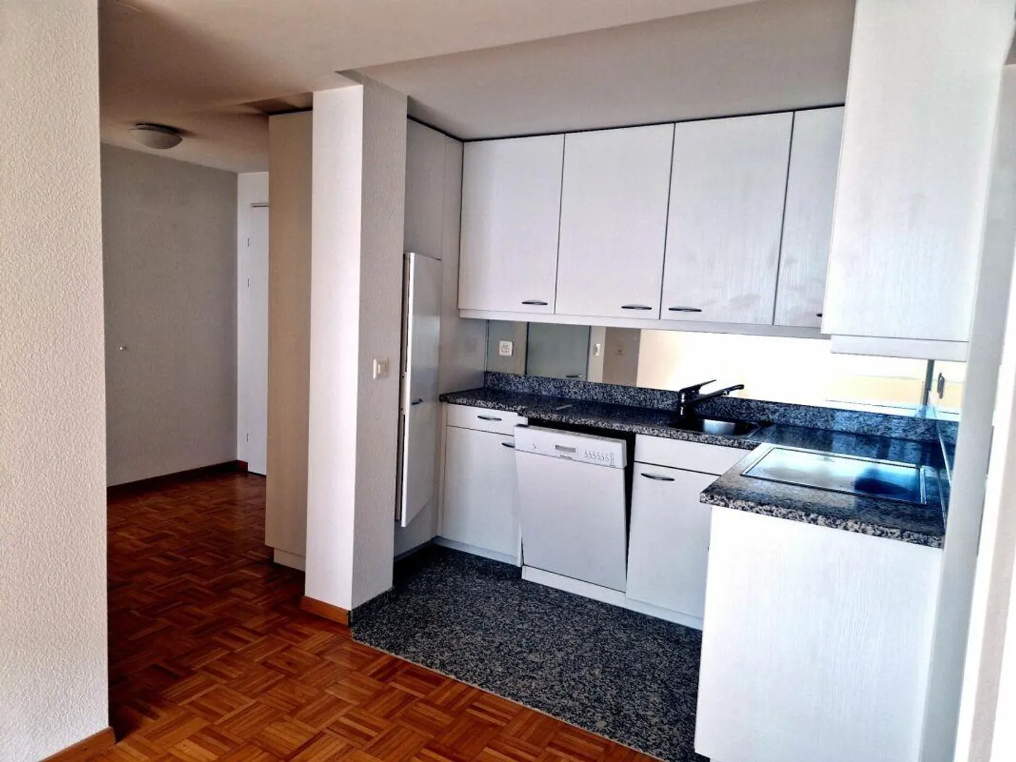 Bright 3.5-room apartment in a central location in Lucerne - Photo 3 of 8